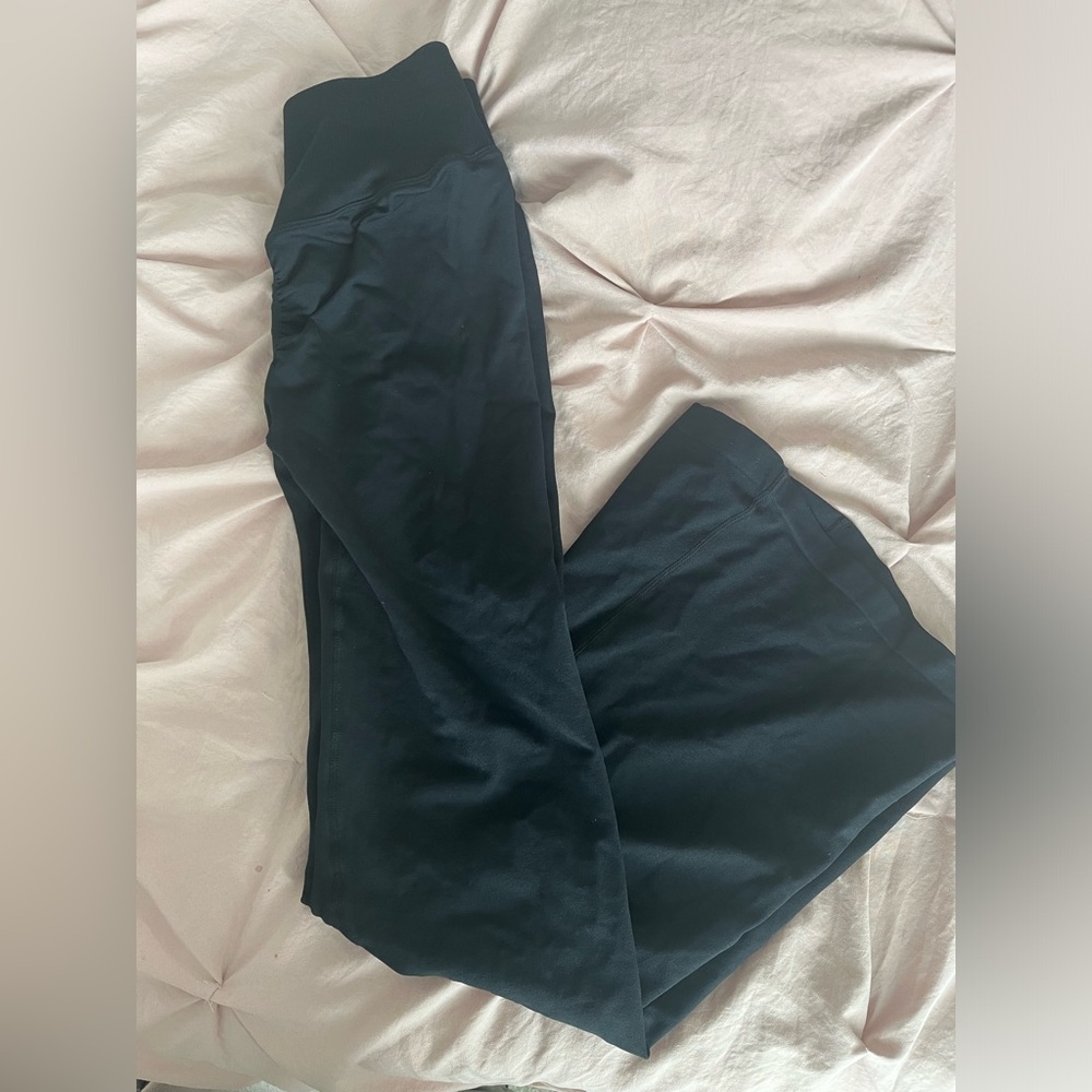 Flare Yoga pants w/ scrunched back